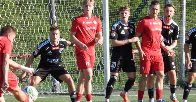 Lechia Tomaszów Mazowiecki przegrała z Polonią Lidzbark Warmiński 1:2 (do przerwy 1:0) w meczu 11. kolejki Betclic I grupy III ligi, rozegranym w Tomaszowie Mazowieckim. Gospodarze objęli prowadzenie po golu Miłosza Pawlusińskiego, ale Mateusz Kuzimski zdobył dla gości dwie bramki.